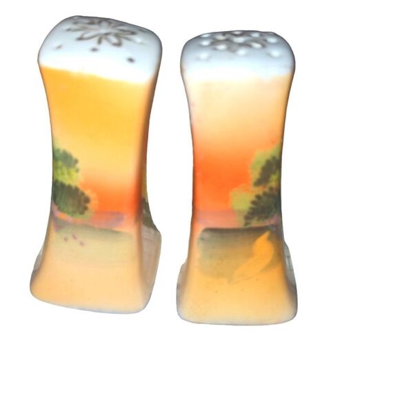 Vintage ceramic mid century modern salt and pepper shakers Japan - Picture 1 of 11